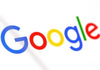 Google brojí proti dezinformacím, podpoří tradiční žurnalistiku