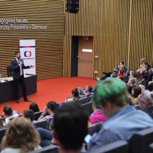 Studenti diskutovali fenomén fakenews s moderátory ČT Studenti diskutovali fenomén fakenews s moderátory ČT