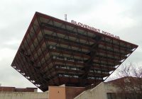 Obrácená pyramida v centru Bratislavy jako sídlo veřejnoprávního rozhlasu