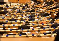 Evropský parlament navzdory protestům schválil kontroverzní články 11 a 13