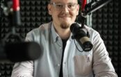 Ťažké je keď politik robí kroky, kedy sa ťa snaží úplne zdegradovať pred svojimi fanúšikmi, priznáva moderátor Piatočku Adam Blaško Ťažké je keď politik robí kroky, kedy sa ťa snaží úplne zdegradovať pred svojimi fanúšikmi, priznáva moderátor Piatočku Adam Blaško